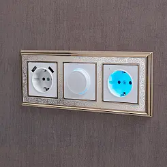 Рамка на 3 поста Werkel золото/белый  WL77-Frame-03