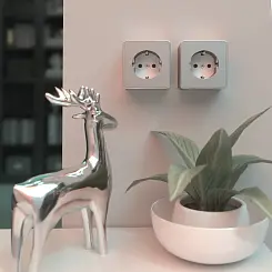 Розетка с заземлением и шторками Gallant серебряный WERKEL W5071106