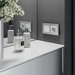 Сенсорный выключатель двухклавишный с функцией Wi-Fi белый WERKEL W4520601