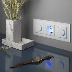 Рамка на 3 поста белый матовый WERKEL WL01-Frame-03