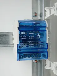 Шина на DIN-рейку в корпусе (кросс-модуль) ШНК 4х7 3L+PEN IEK YND10-4-07-100