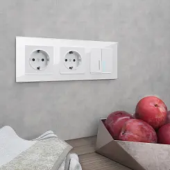 Рамка на 3 поста Werkel белый,стекло  WL01-Frame-03